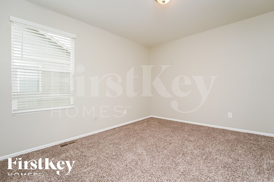 Building Photo - 1069 Cable St