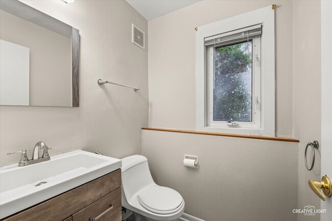 Building Photo - 8119 Oriole Dr