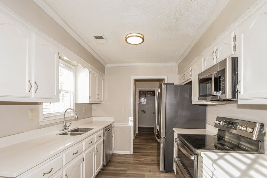 Building Photo - 329 Locust Grove Dr