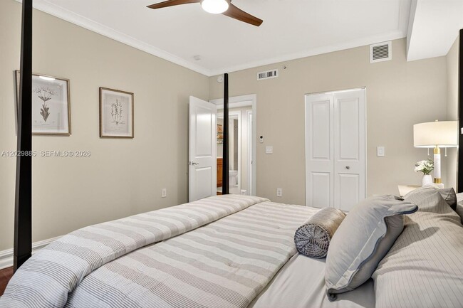 Building Photo - 1200 Hillsboro Mile