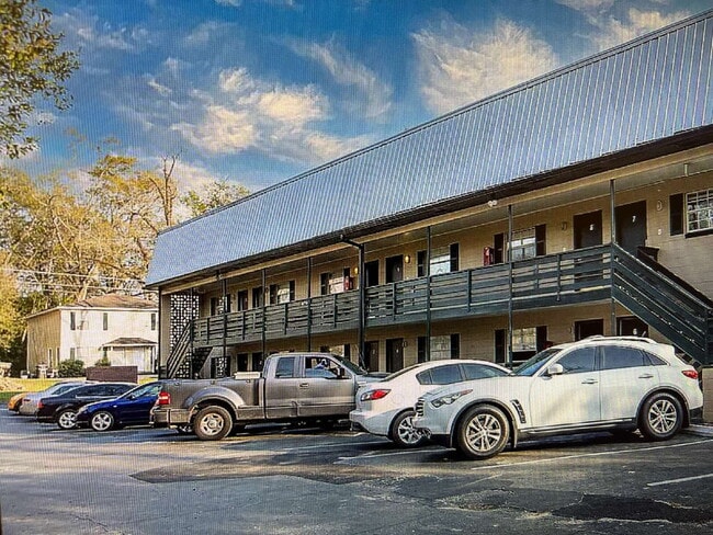 Building Photo - 1BD/ 1BA Apartment Located Within Walking distance of FAMU! True One Bedroom Apartment!