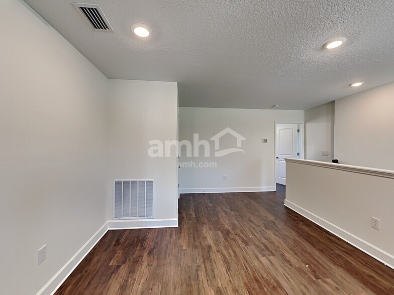 Building Photo - 2214 Saffron Walden Dr