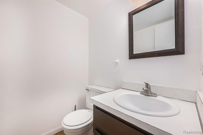 Building Photo - 41712 Onaway Dr