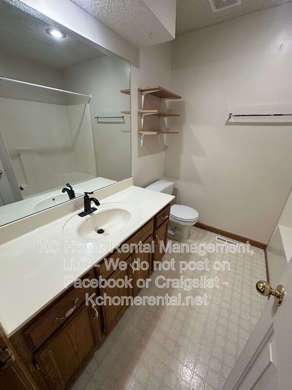 Building Photo - 766 Spring Cir