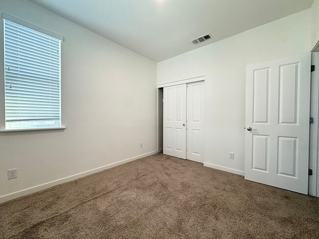 Building Photo - 1008 Oakbriar Cir