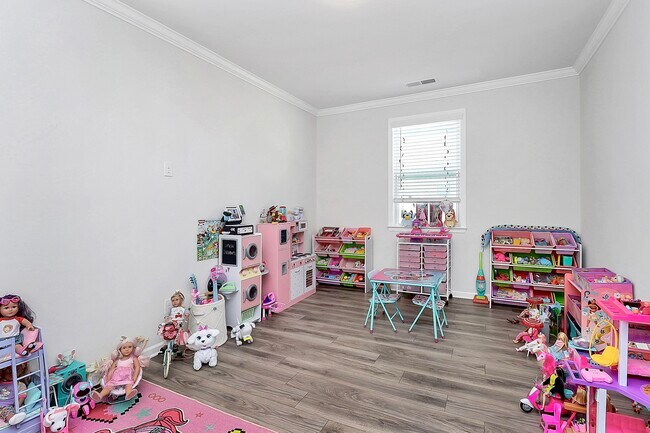 Building Photo - 17022 Carolina Pine Row