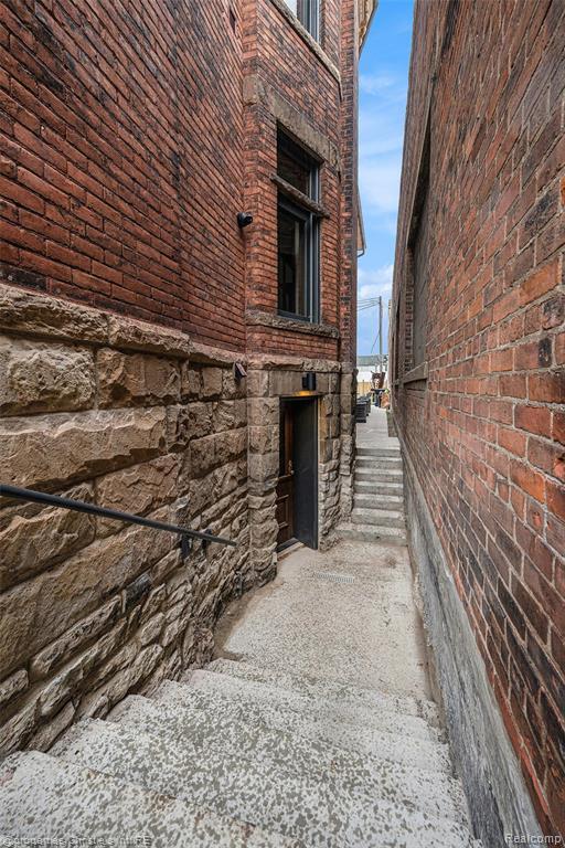 Building Photo - 701 W Canfield St