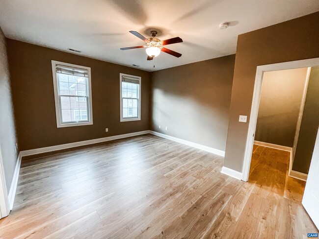 Building Photo - 164 Brookwood Dr