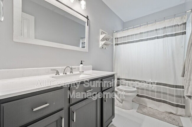 Building Photo - 7290 S Pierson St