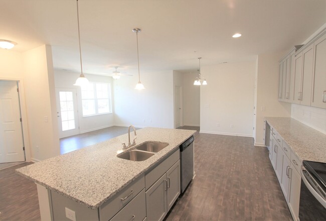 Building Photo - BEAUTIFUL 3BD 2.5 BTH Apartment home RAINT...