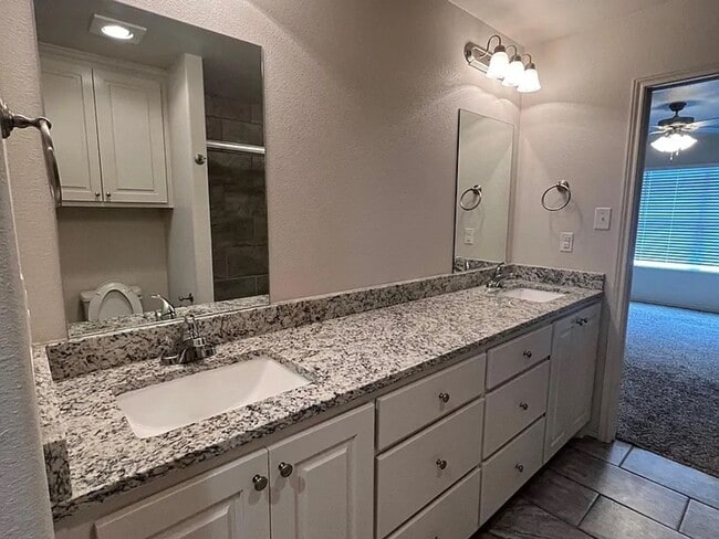 Building Photo - Gorgeous 3 Bed | 2 Bath | 2 Car Garage Now Preleasing for August 2026!