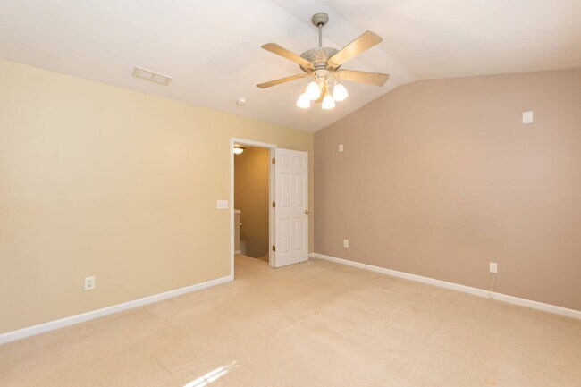 Building Photo - Beautifully Maintained 3 Bedroom Home!
