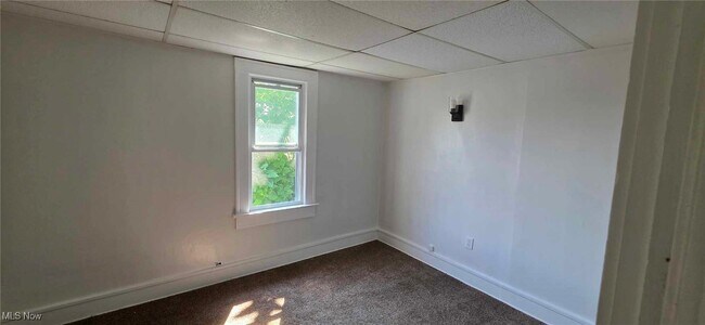 Building Photo - 496 Rothrock Ave