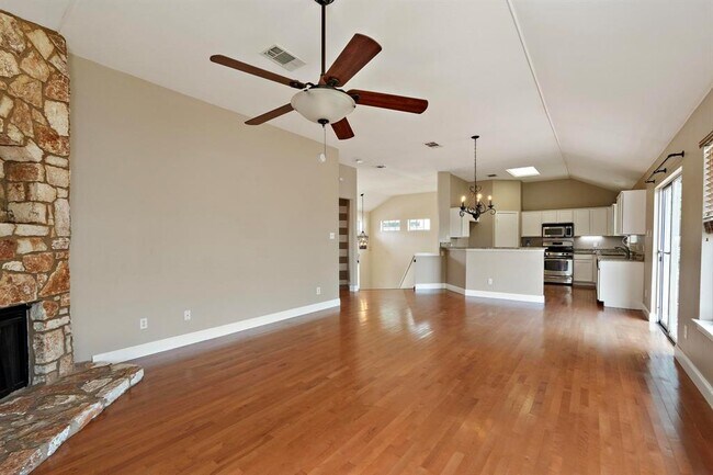 Building Photo - 1806 Rosenborough Ln N