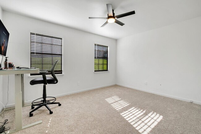 Building Photo - 890 Richardson Rd