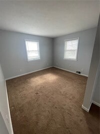 Building Photo - 132 E Maple Ave