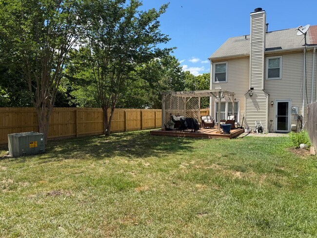Building Photo - Rosemont Forrest-Three Bedroom End Unit Townhome
