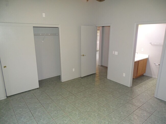 Building Photo - 3 Bedroom Single Story Northwest Vegas Home