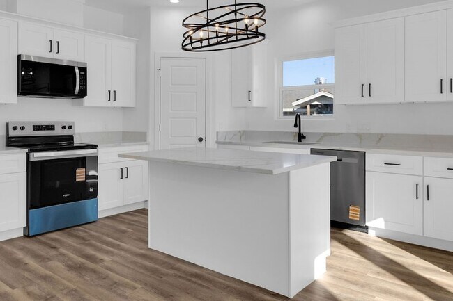 Building Photo - 104 Runnels St