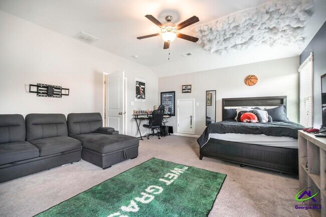 Building Photo - 421 Newport Ave