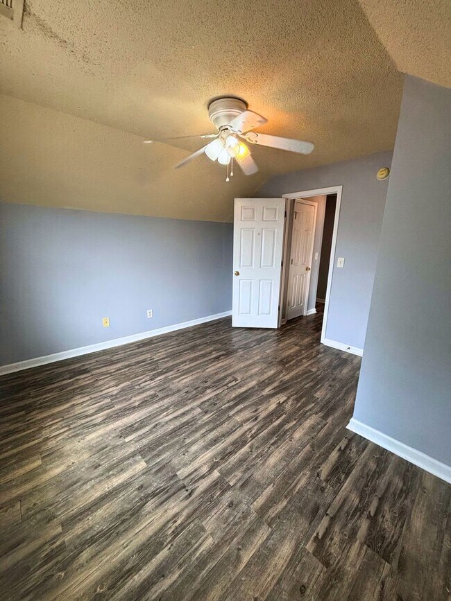 Building Photo - 216 Springfield Cir
