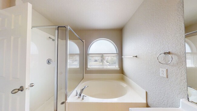 Building Photo - ALAMO RANCH Well-Maintained Beauty! 3bd/2.5ba - Northside Schools