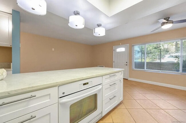 Building Photo - 7555 Linda Vista Rd