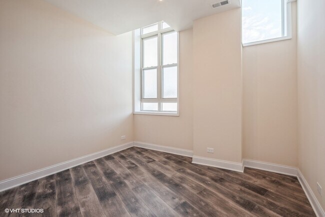 Building Photo - 9101 S Beverly Blvd