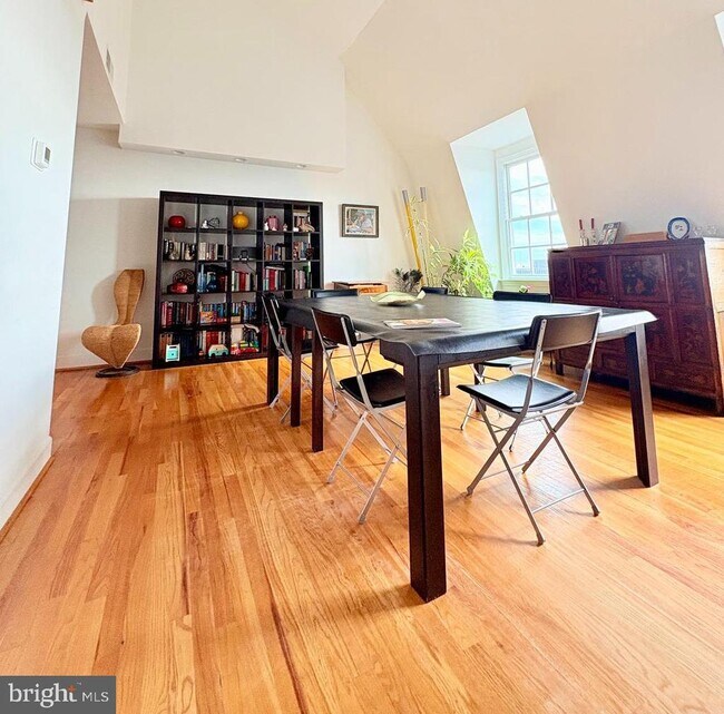 Building Photo - 2125 S St NW