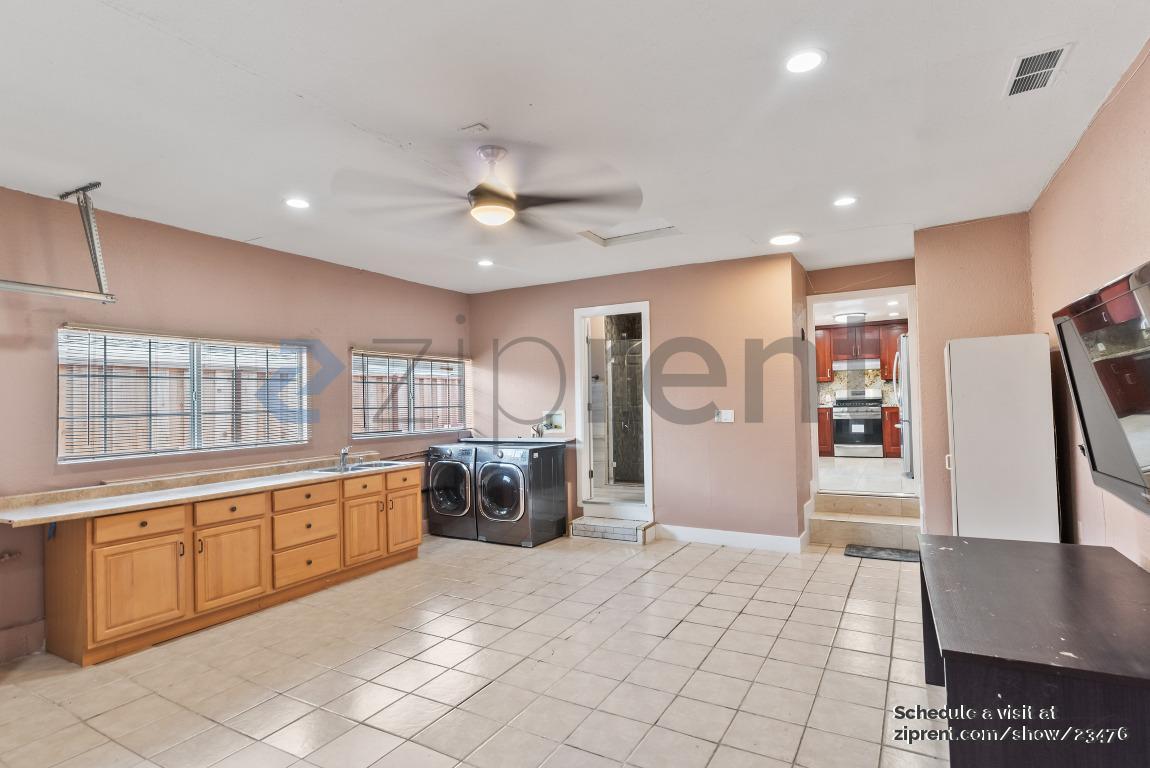 Building Photo - 1656 Messina Dr
