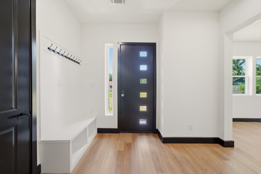 Building Photo - 4439 Gunter St