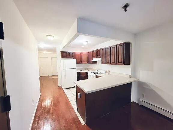 Building Photo - Furnished room/NOT APARTMENT