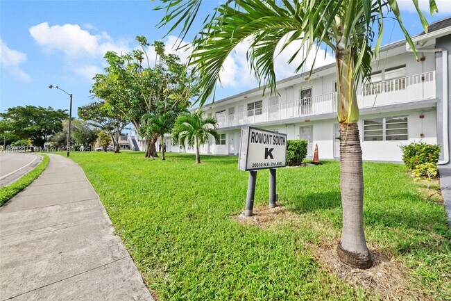 Building Photo - 20310 NE 2nd Ave