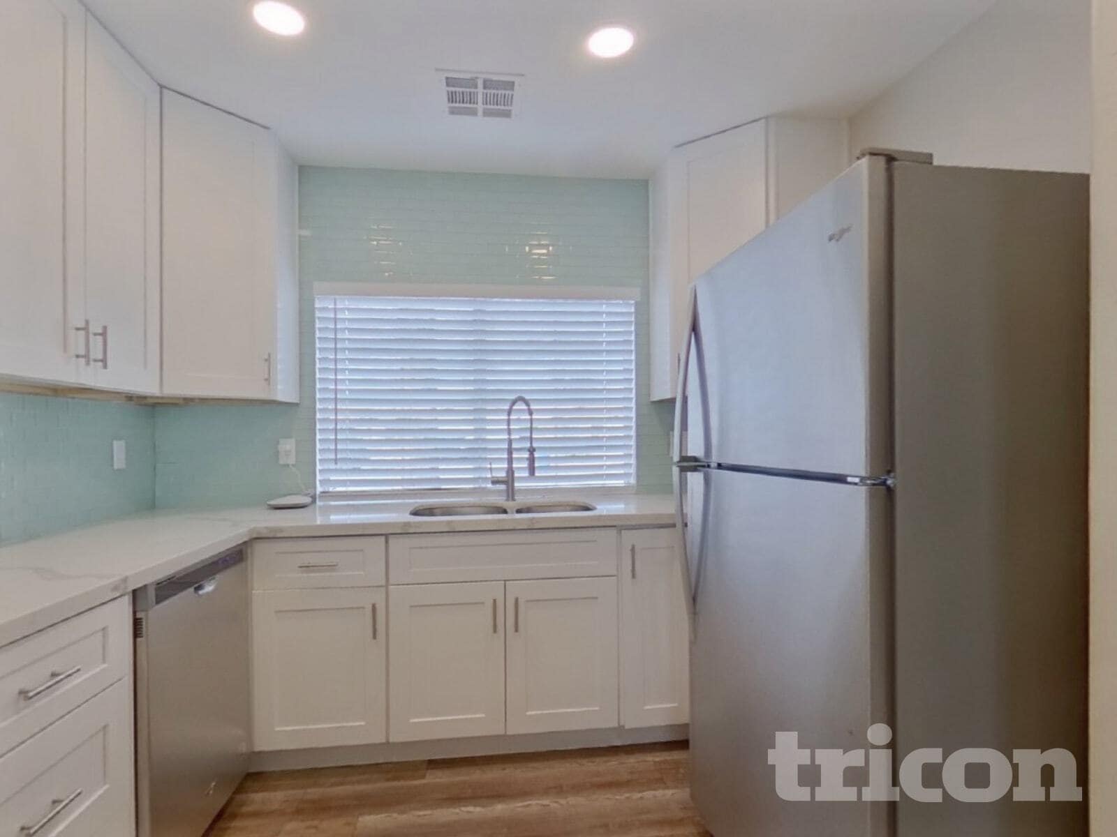 Building Photo - 857 E Saragosa St