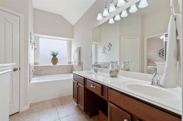 Building Photo - 10030 Arcadian Spgs Ln