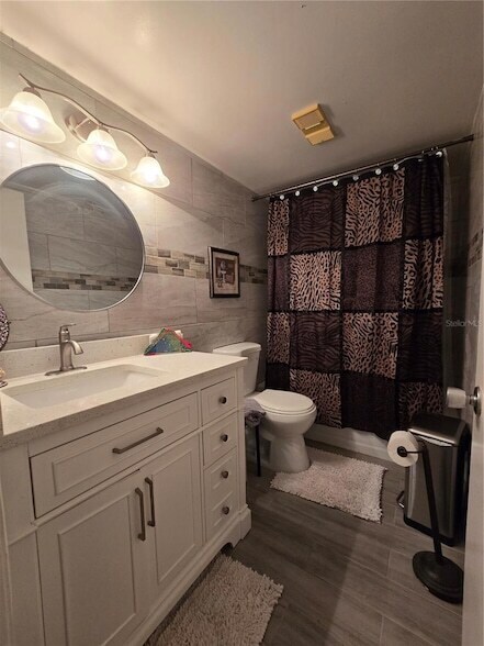 Building Photo - 105 4th Ave NE