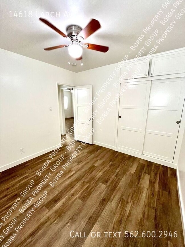Building Photo - 14618 Larch Ave