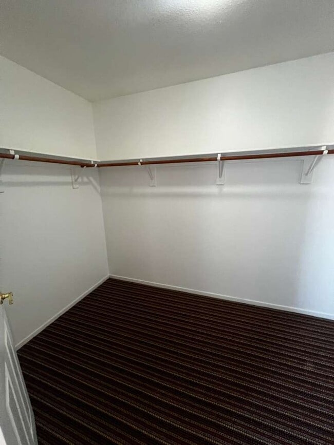 Building Photo - Must see 2 story 4 bed/3 bath home in the heart of SUMMERLIN