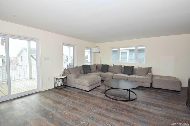 Building Photo - 31 Florida St