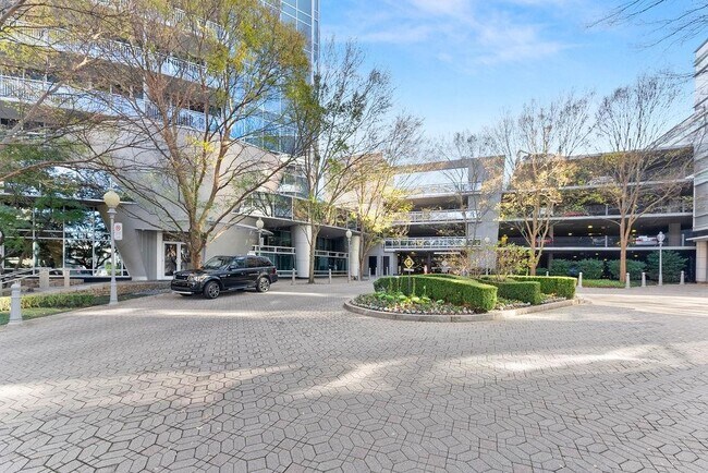 Building Photo - 3338 Peachtree Rd NE