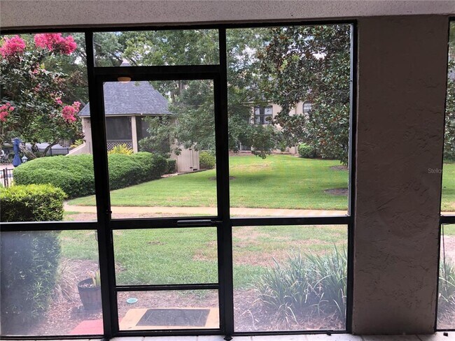 Building Photo - 1055 Kensington Park Dr