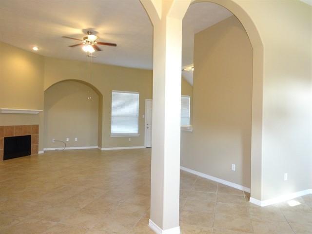 Building Photo - 2225 Highland Hills Dr