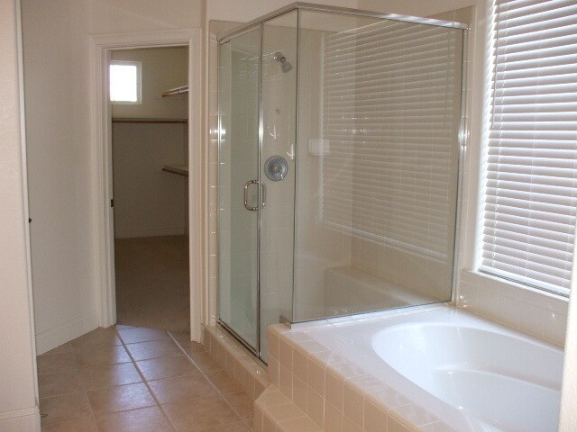 Building Photo - Fabulous Serrano Home