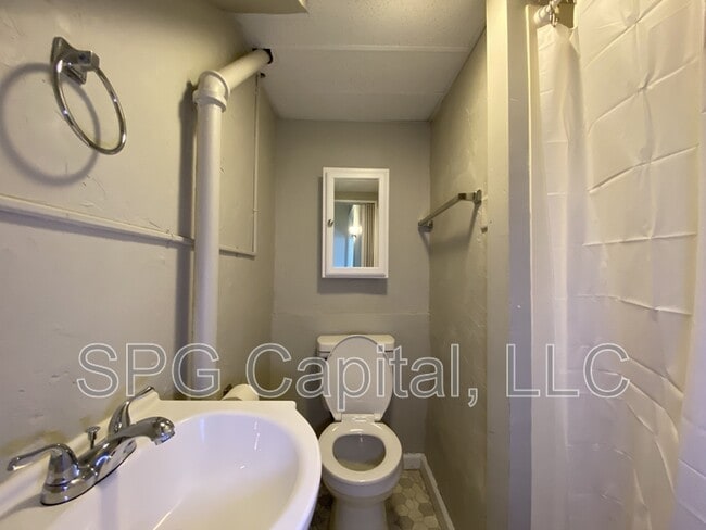 Building Photo - 201 N Broad St