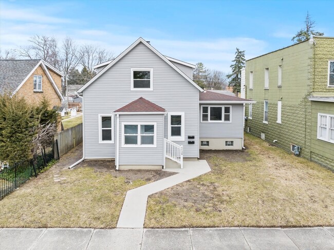 Primary Photo - 1139 Lincoln St