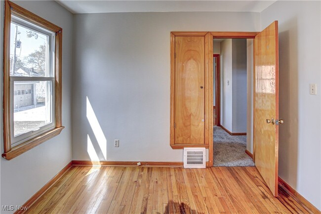 Building Photo - 7611 Ivandale Dr
