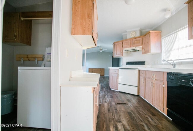 Building Photo - 6916 Sunrise Dr