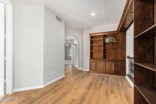 Building Photo - 1367 E Desert Flower Ln