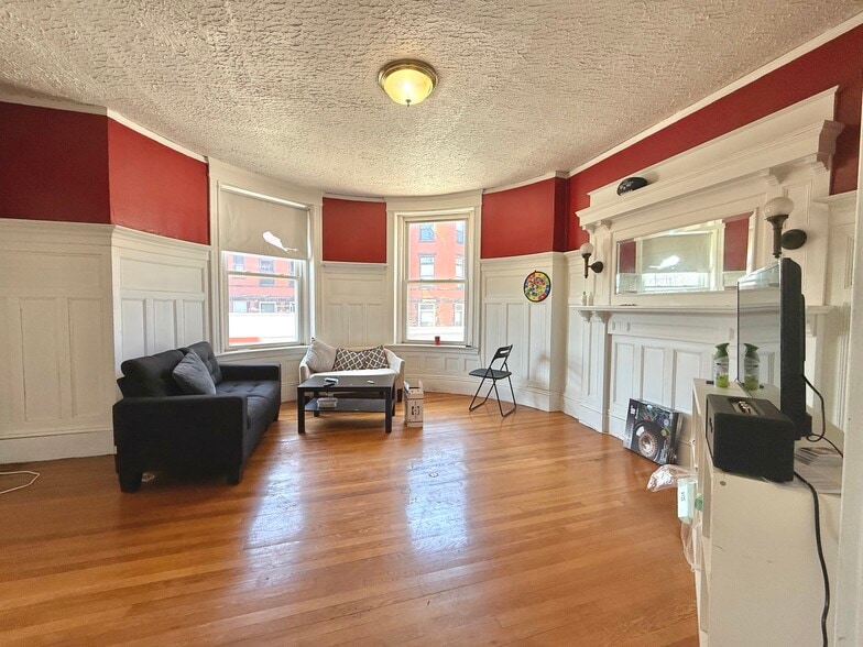 Building Photo - 1908 Beacon St