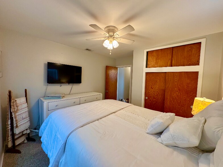 Building Photo - 4916 26th Ave S